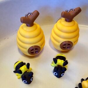 3d printed Yellow Bee Hive and mini Bee Keychain Toy Set!